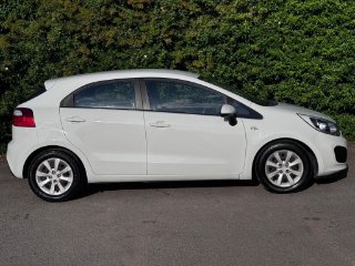 /photos/11390/91db1652-a8c4-4a04-8a85-2909b9b434c9_i320x240.jpg