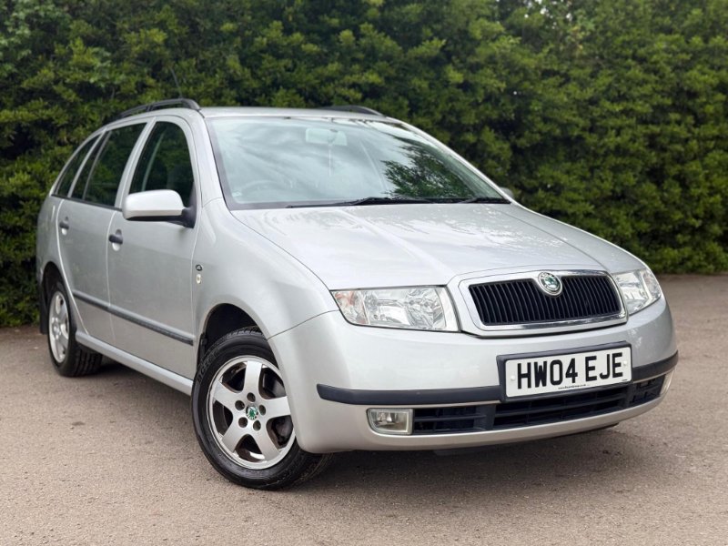 2004 SUPERB BLEND OF PRACTICALITY AND VALUE, MAKING IT AN EXCELLENT CHOICE FOR THOSE... photo